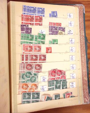 Ancien stock marchand avec surtout millésimes, carnets,