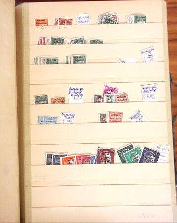 Ancien stock marchand avec surtout millésimes, carnets,