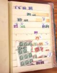 Ancien stock marchand avec surtout millésimes, carnets,