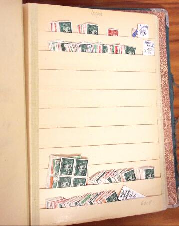 Ancien stock marchand avec surtout millésimes, carnets,