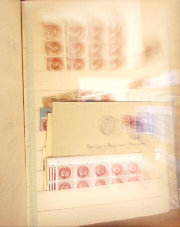 Ancien stock marchand avec surtout millésimes, carnets,