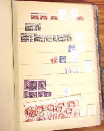 Ancien stock marchand avec surtout millésimes, carnets,