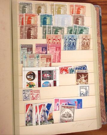 Ancien stock marchand avec surtout millésimes, carnets,