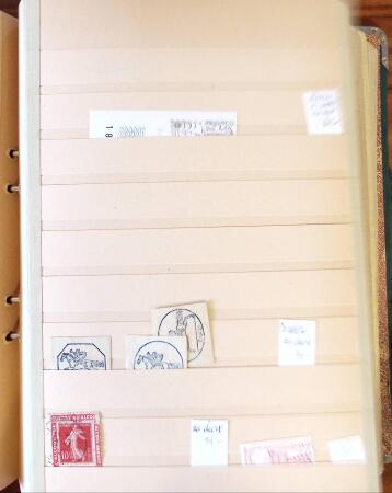 Ancien stock marchand avec surtout millésimes, carnets,