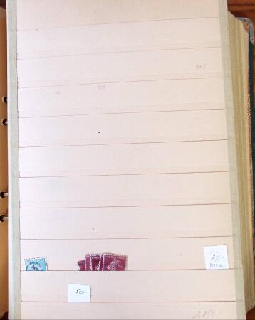 Ancien stock marchand avec surtout millésimes, carnets,