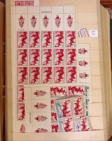 Ancien stock marchand avec surtout millésimes, carnets,
