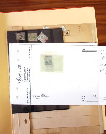 Ancien stock marchand avec surtout millésimes, carnets,