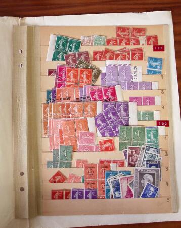 Ancien stock marchand avec surtout millésimes, carnets,
