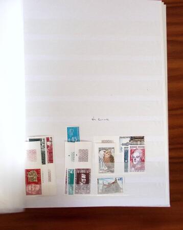 Ancien stock marchand avec surtout millésimes, carnets,