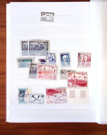 Ancien stock marchand avec surtout millésimes, carnets,