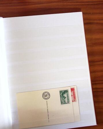 Ancien stock marchand avec surtout millésimes, carnets,