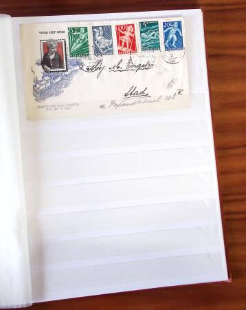 Ancien stock marchand avec surtout millésimes, carnets,