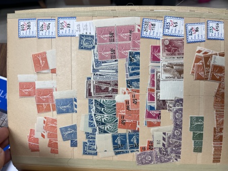 1900-1970, Ancien stock marchand en 3 classeurs de