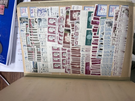 1900-1970, Ancien stock marchand en 3 classeurs de