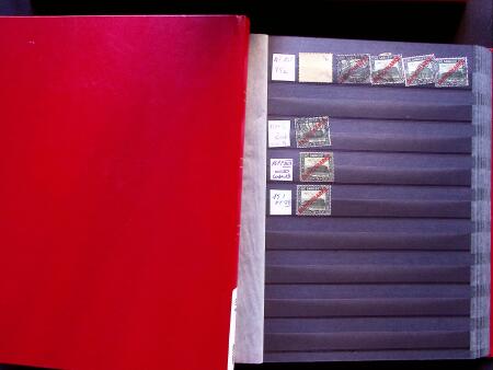 1922-29 OFFICIALS: Specialised collection in two stockbooks