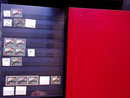 1922-29 OFFICIALS: Specialised collection in two stockbooks