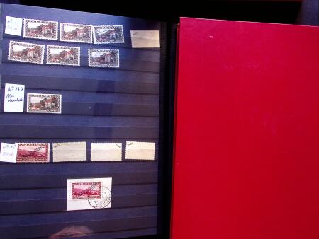 1922-29 OFFICIALS: Specialised collection in two stockbooks