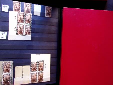 1922-29 OFFICIALS: Specialised collection in two stockbooks