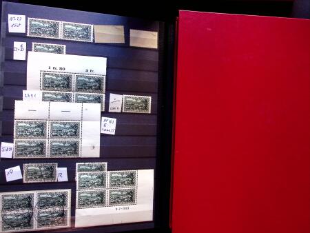 1922-29 OFFICIALS: Specialised collection in two stockbooks