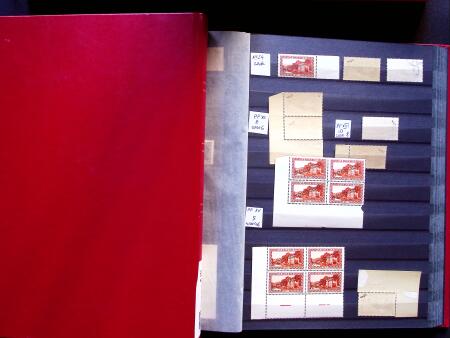 1922-29 OFFICIALS: Specialised collection in two stockbooks