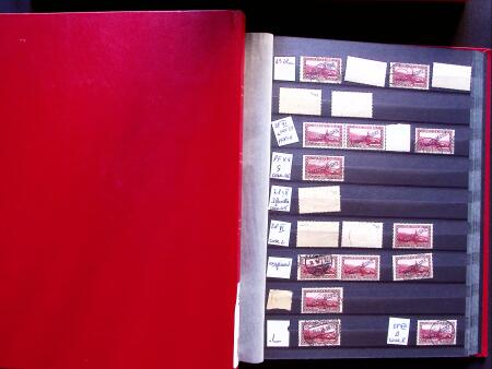 1922-29 OFFICIALS: Specialised collection in two stockbooks