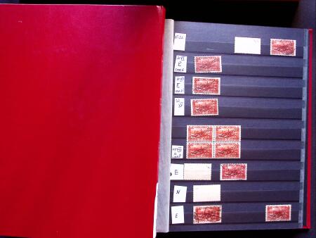 1922-29 OFFICIALS: Specialised collection in two stockbooks