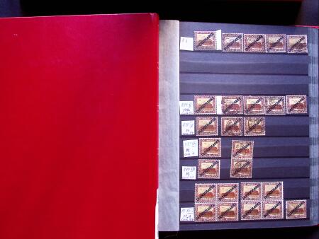 1922-29 OFFICIALS: Specialised collection in two stockbooks