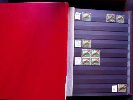 1922-29 OFFICIALS: Specialised collection in two stockbooks