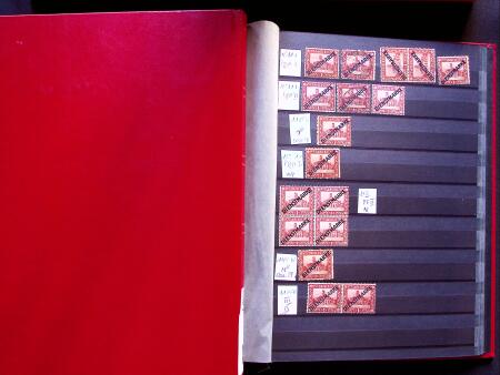 1922-29 OFFICIALS: Specialised collection in two stockbooks