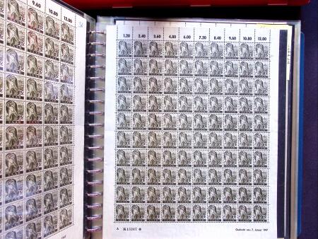 1947 SAAR I issue: Mint duplication in two stockbooks,