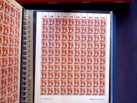 1947 SAAR I issue: Mint duplication in two stockbooks,
