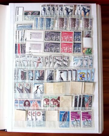 1955-2000, Stock en un classeur, neufs * et **, dont