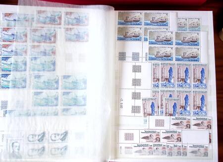 1955-2000, Stock en un classeur, neufs * et **, dont