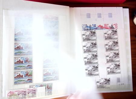 1955-2000, Stock en un classeur, neufs * et **, dont