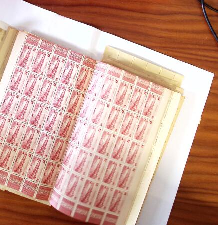 1900-1940, Small assemble of mostly mint stamps