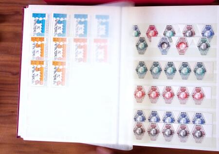 1880-1990, Amazing selection of VIGNETTES in five stockbooks,