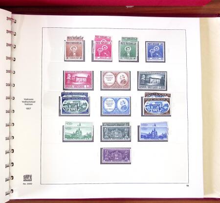 1852-1980, Mint and used selection of Italy in 8 stockbooks