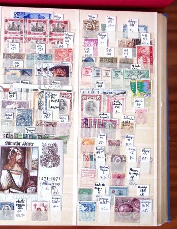 1860-1990, Collection of OVERSEAS in XX stockbooks,