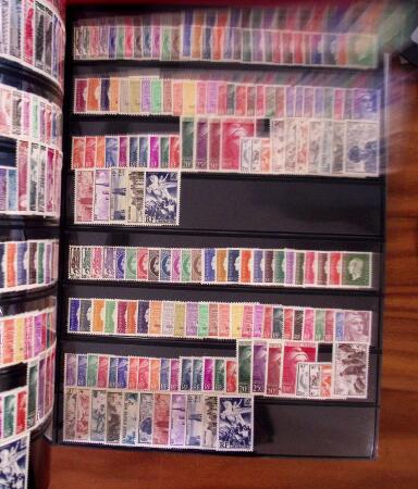 1900-2004, Stock de neuf en 14 classeurs, presque exclusivement