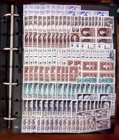 1900-2004, Stock de neuf en 14 classeurs, presque exclusivement