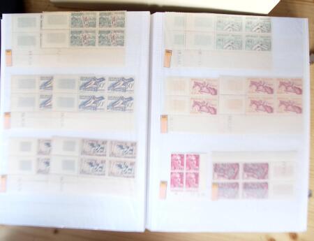1928-1998, Collection de coins datés en 3 classeurs,