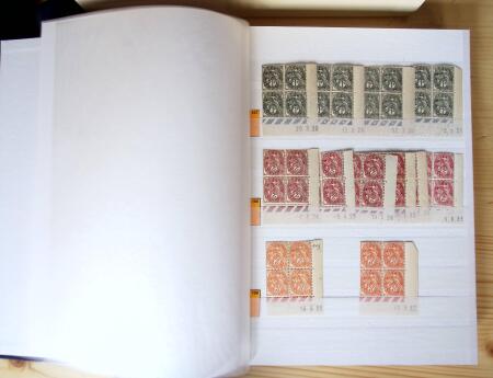 1928-1998, Collection de coins datés en 3 classeurs,