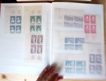 1928-1998, Collection de coins datés en 3 classeurs,