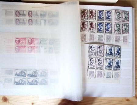 1928-1998, Collection de coins datés en 3 classeurs,