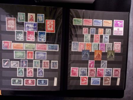 1944-80 Complete never hinged collection in two stockbooks,