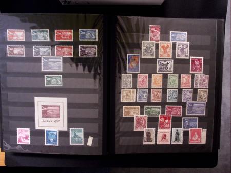1944-80 Complete never hinged collection in two stockbooks,