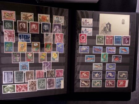 1944-80 Complete never hinged collection in two stockbooks,