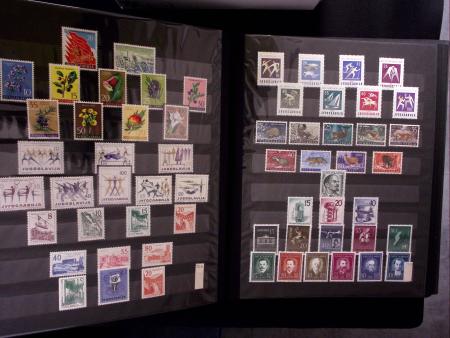 1944-80 Complete never hinged collection in two stockbooks,