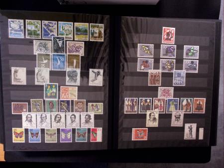 1944-80 Complete never hinged collection in two stockbooks,