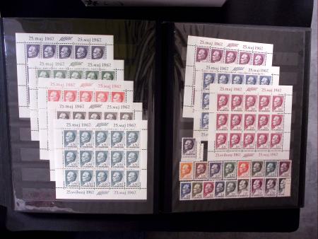 1944-80 Complete never hinged collection in two stockbooks,